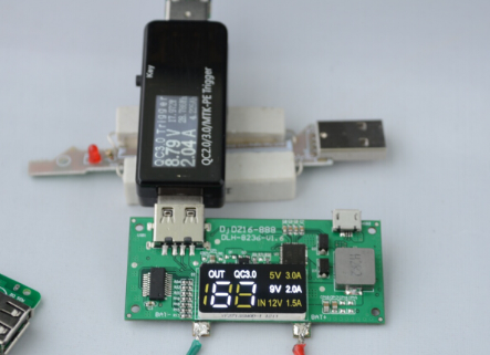 雙向QC3.0快充數顯移動電源方案