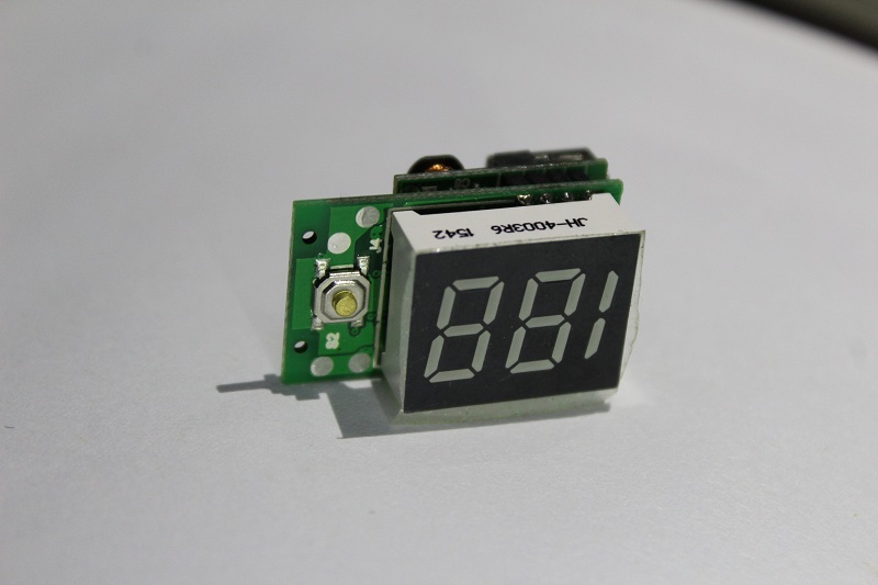 索楊移動電源定制一批德立華8121數碼管顯示移動電源PCBA