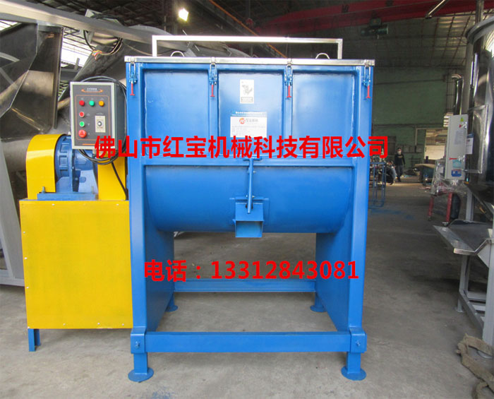 清遠(yuǎn)一家臺(tái)資企業(yè)使用1.5T臥式攪拌機(jī)，專(zhuān)門(mén)用于拌色料