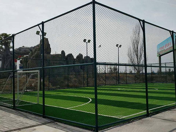 體育場(chǎng)球場(chǎng)圍網(wǎng) - 河北邦樂(lè)絲網(wǎng)制品有限公司